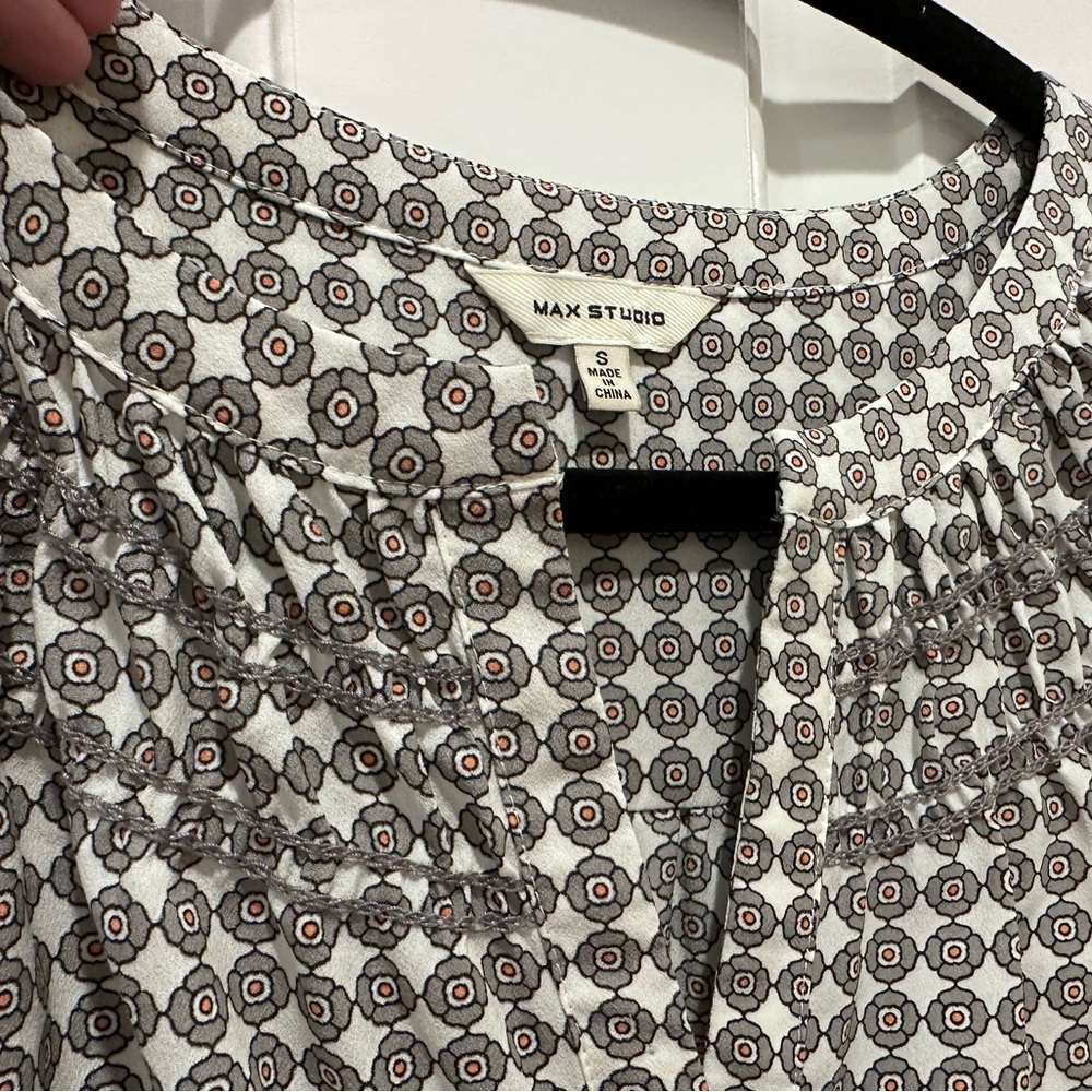 Geometric Patterned Blouse max studio small - Picture 3 of 8